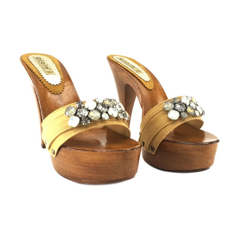 BROWN CLOGS WITH STONE