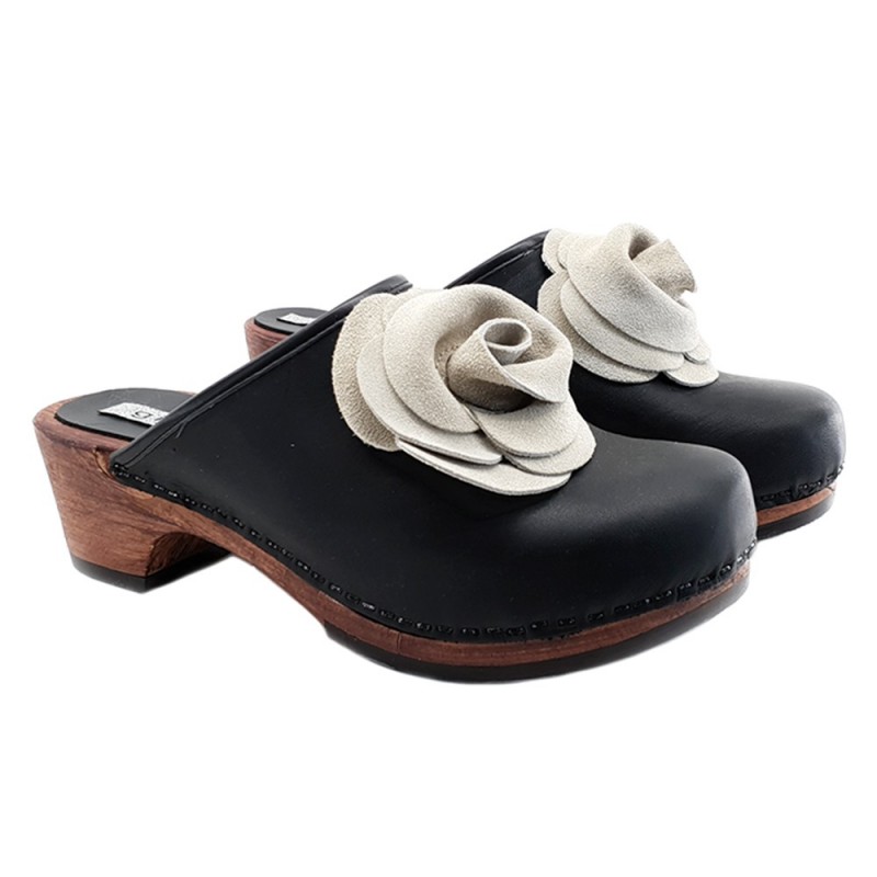 BLACK LEATHER CLOGS WITH FLOWER
