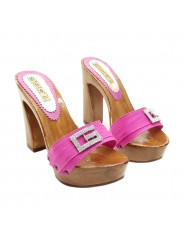 FUCSIA CLOGS WITH COMFY HEEL AND JEWEL ACCESSORY