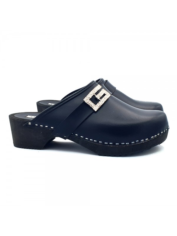 BLACK LEATHER CLOGS WITH JEWEL ACCESSORY