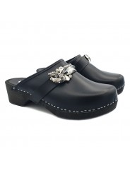 LEATHER CLOGS WITH ACCESSORY