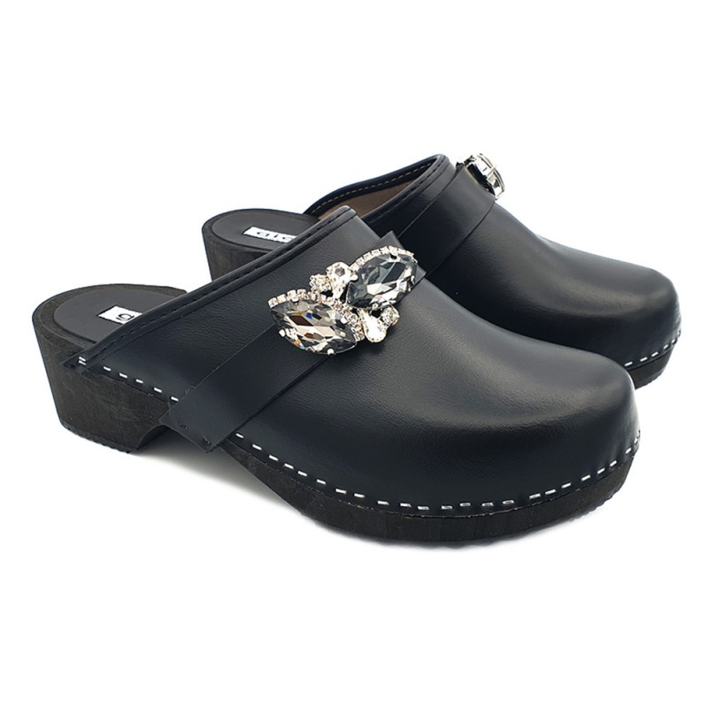 LEATHER CLOGS WITH ACCESSORY