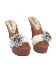 WHITE LEATHER CLOGS WITH FLOWER