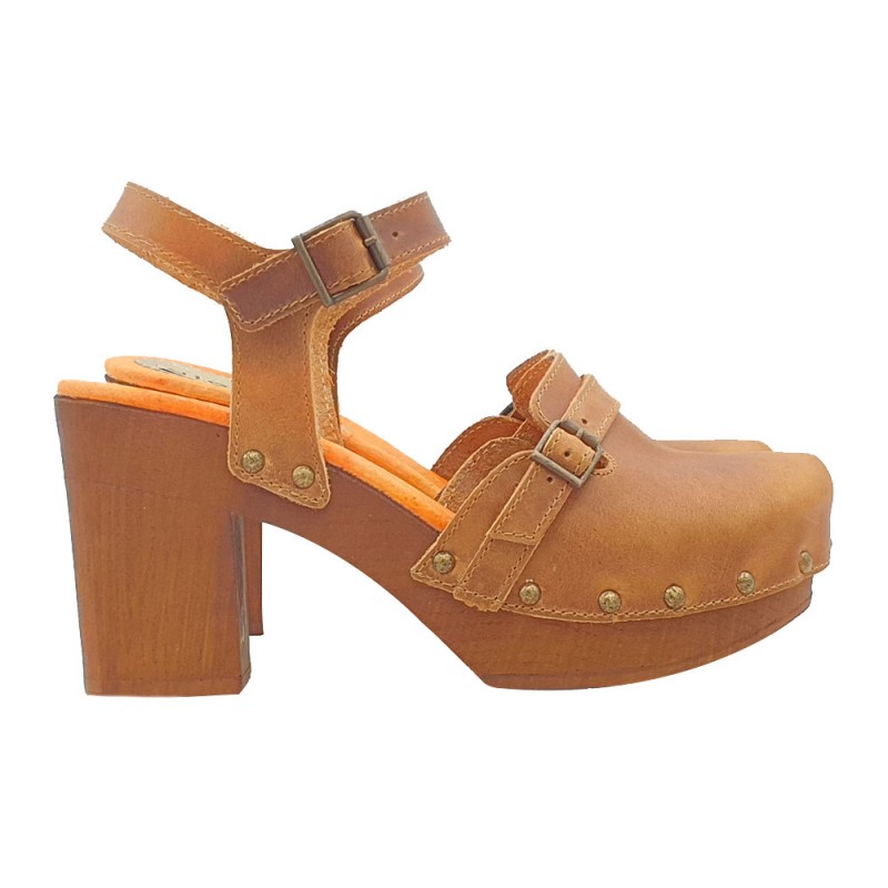 DUTCH CLOGS IN BROWN LEATHER WITH STRAP