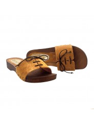COMFORTABLE CLOGS IN LEATHER SUEDE