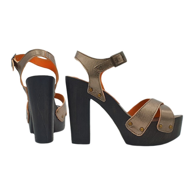 SANDALS WITH CROSSED BANDS AND HIGH HEEL