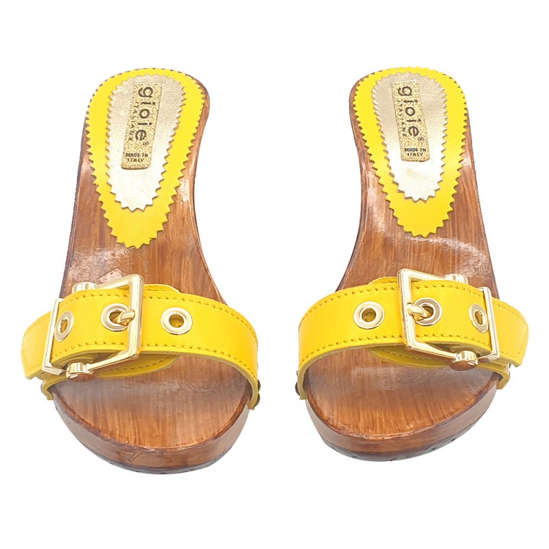 CLOGS WITH YELLOW BAND AND ADJUSTABLE BUCKLE