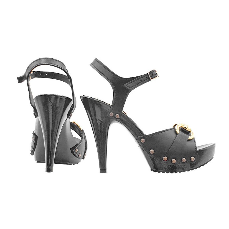 BLACK SANDALS WITH GOLDEN JEWEL ACCESSORY