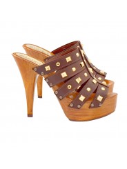 CLOGS IN BROWN LEATHER WITH GOLDEN STUDS