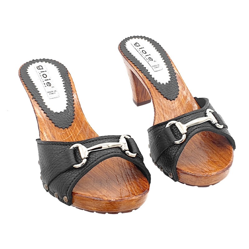 BLACK CLOGS WITH SILVER ACCESSORY