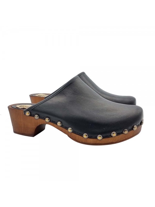 DUTCH CLOGS IN COMFORTABLE BLACK LEATHER
