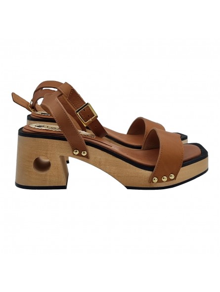 COMFORTABLE SANDALS IN BROWN LEATHER WITH STRAP