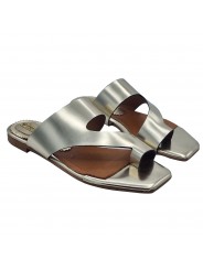 ELEGANT FLAT CLOGS IN LAMINATED GOLD LEATHER
